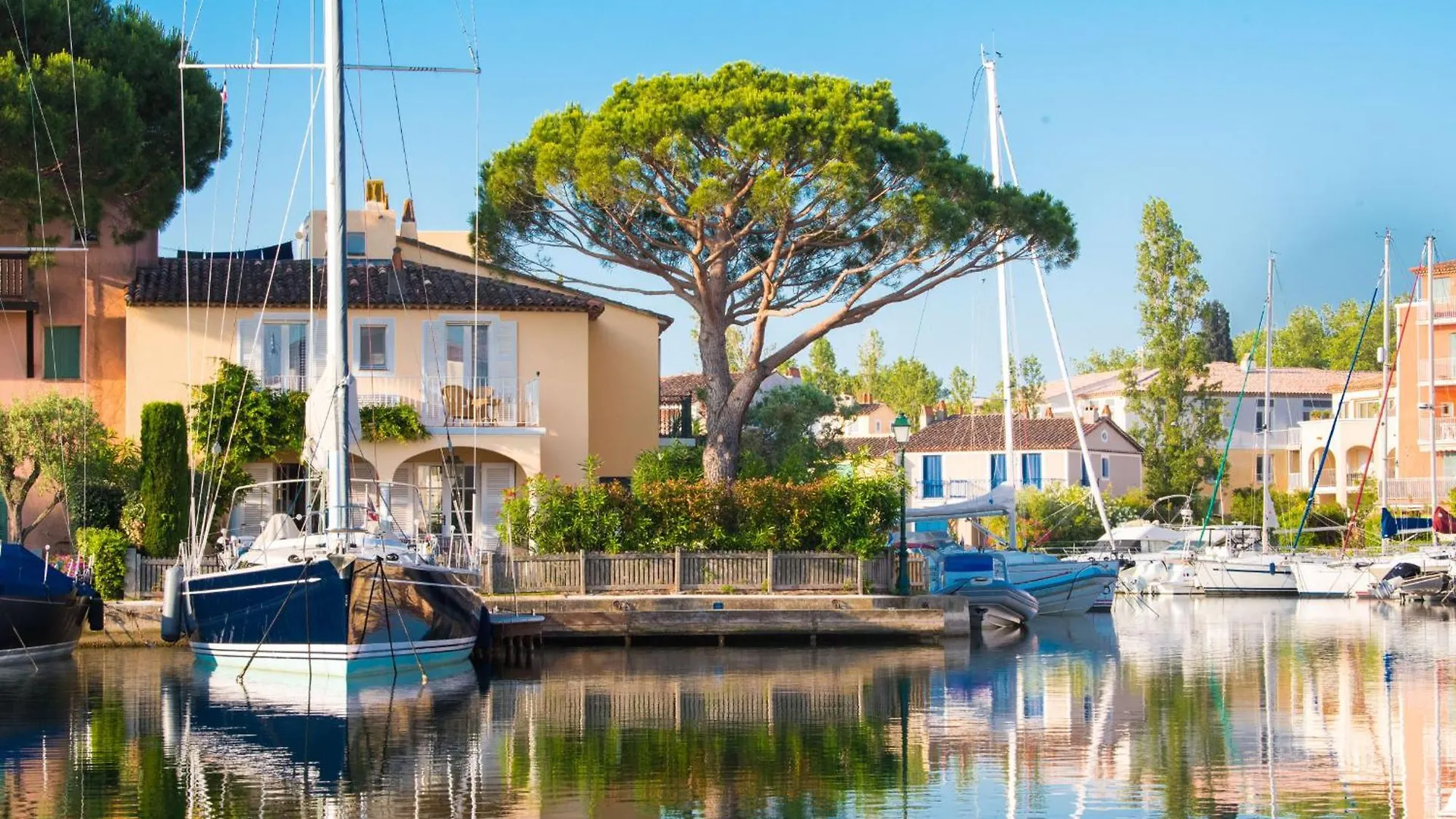 Charming House For Rent In Port Grimaud With Wi-Fi And Private Mooring Villa