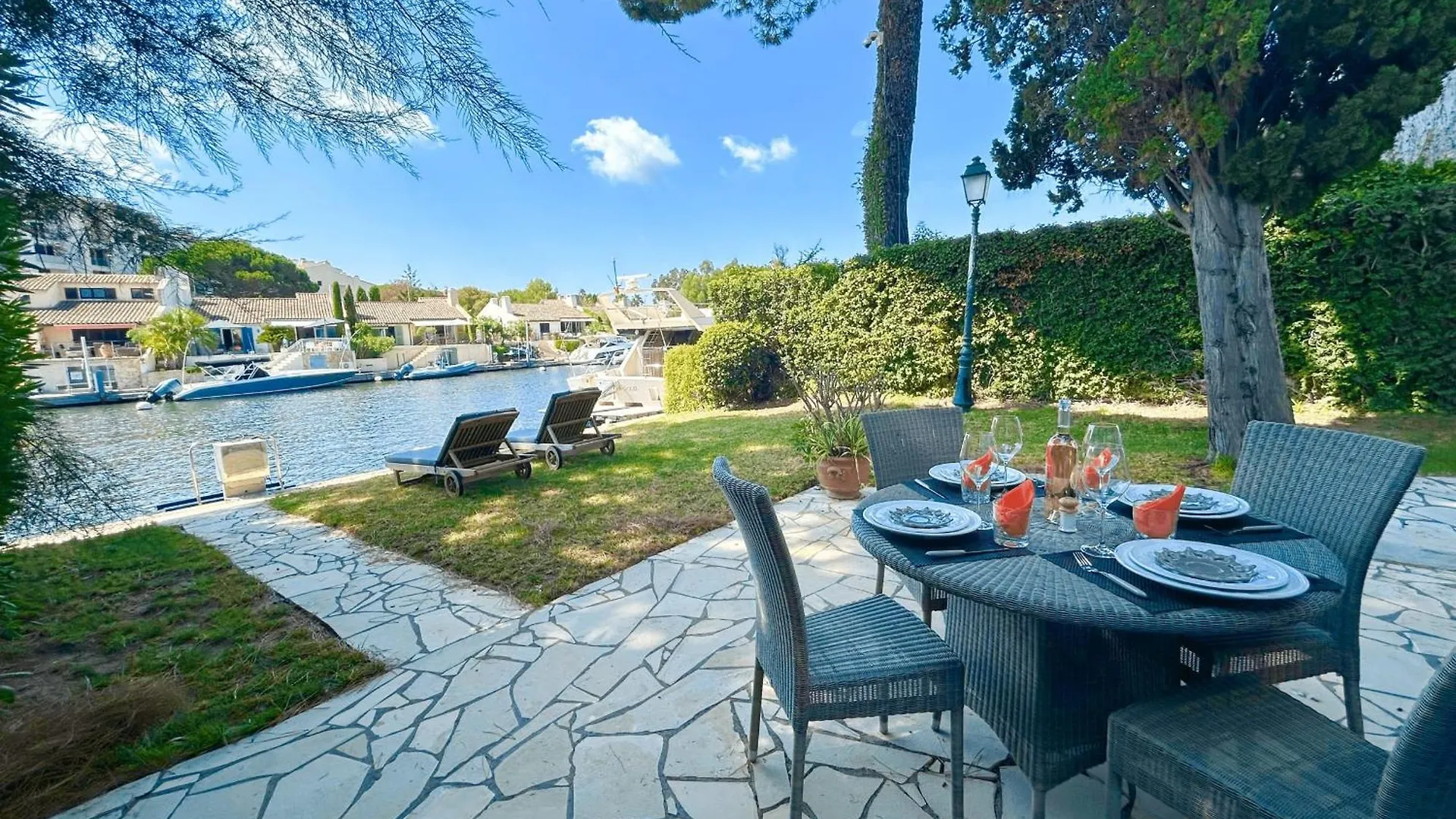 Charming House For Rent In Port Grimaud With Wi-Fi And Private Mooring Villa